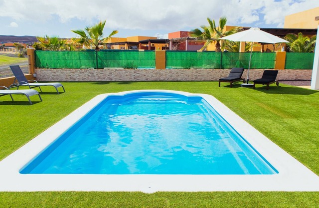 Villa Surprise Climaticed Pool, BBQ, Golf, Free Wifi, solar energy 100x100