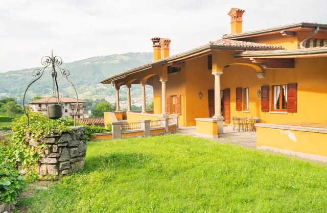 Villa surrounded by nature with heated pool and sauna in the mountains.