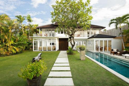 Villa Swarna by Nakula
