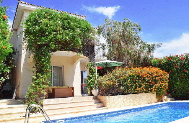 Villa Talassa near Coral Bay with optional 4x4 CAR, Jacuzzi and HEATED POOL