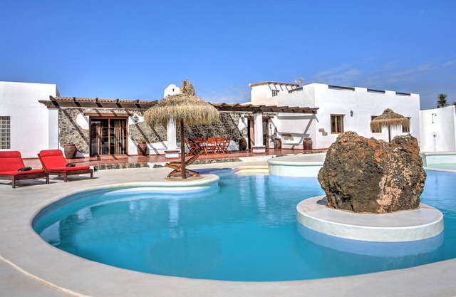 Villa the path of the majorero