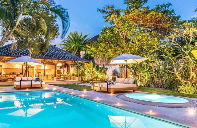 Villa Toscana - Huge 7BDR with 3 Pools