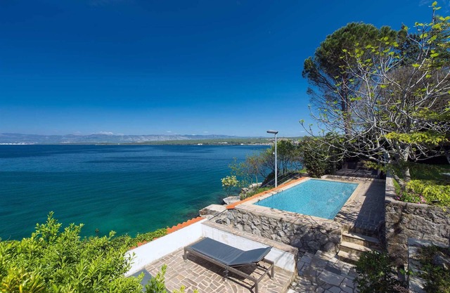 Villa Valica with pool and sea view