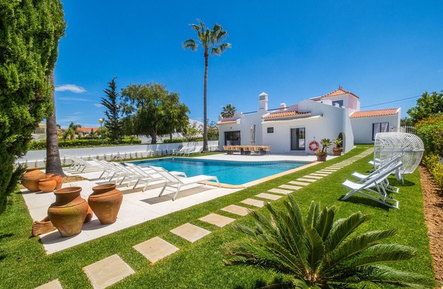 Villa Veiga - Luxury modern design with large beautiful garden