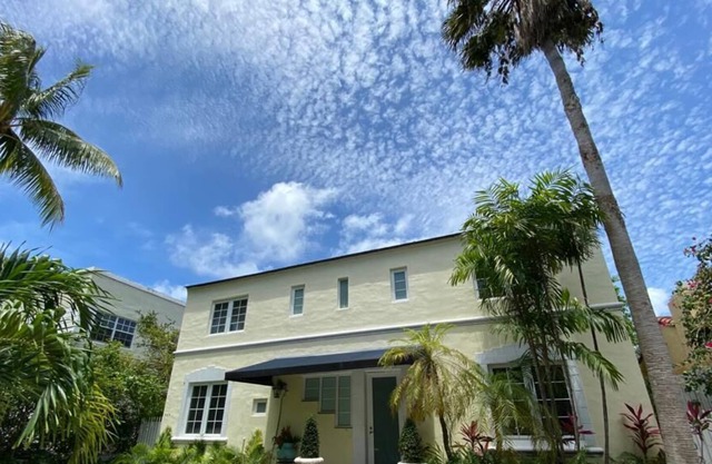 Villa Venezia - Italian style , 11 minutes walk to the beach
