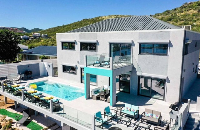 Villa Vijoux, Modern 8 br villa for large groups or family & Spectacular views!