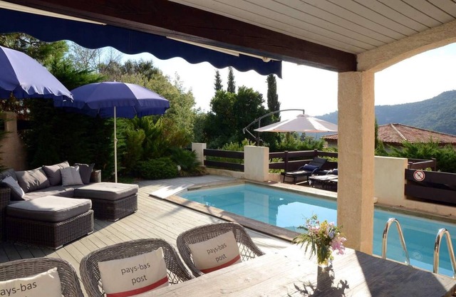 Villa with private swimming pool and independent studio