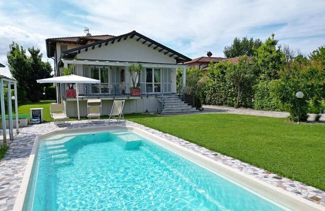 Villa with Pool near Sea, A/C, Garden
