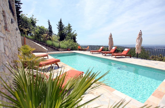 Villa with a breathtaking view, in a quiet countryside, One week minimum rent