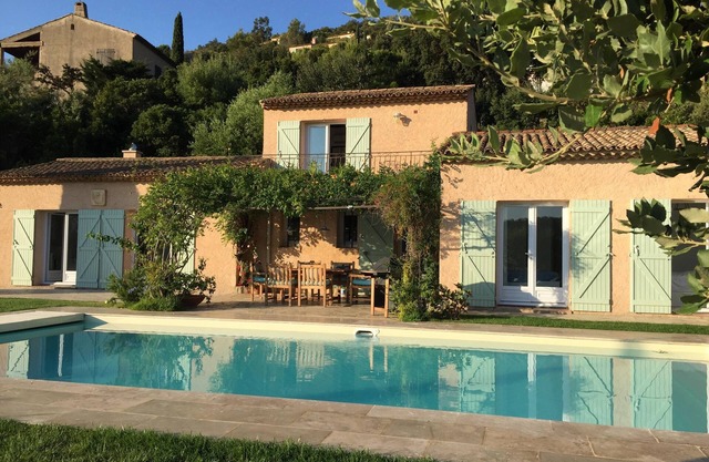 Villa with beautiful sea-view and pool for 6 people