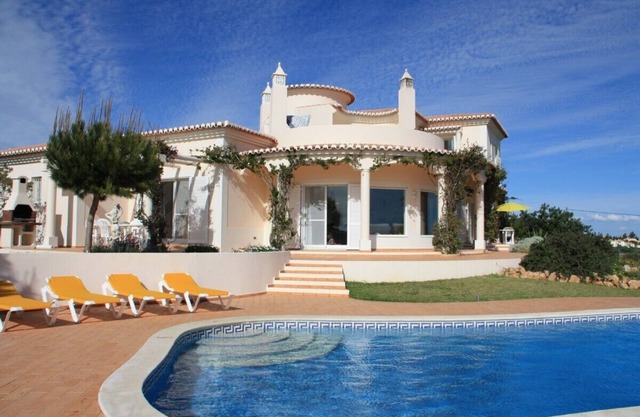 Villa with beautiful sea views, pool & spacious gardens