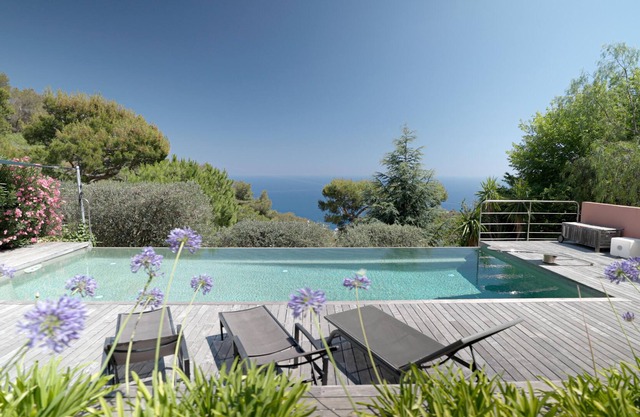 Villa with extended sea view on the iconic hills of Monaco