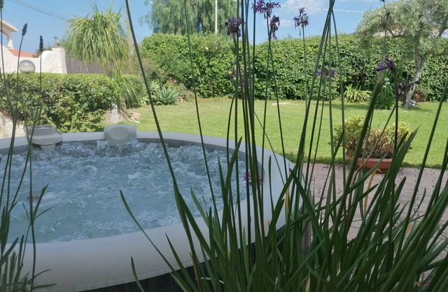 Villa with garden and independent whirlpool ARENELLA