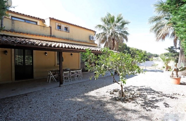 Villa with garden just 250 from the golden beaches of Playa Grande