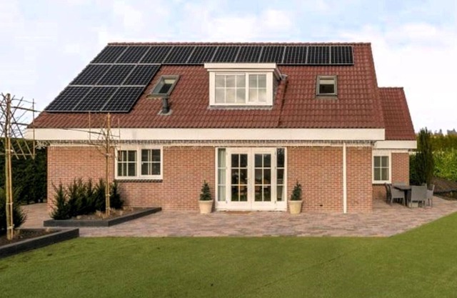 Villa with garden near Zeewolde