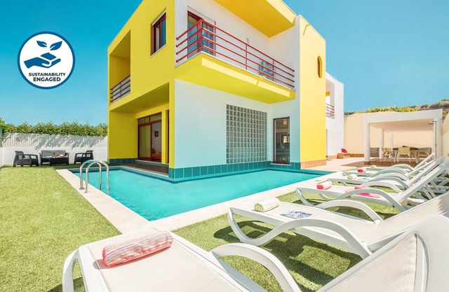 Villa with heatable pool & BBQ in Albufeira Marina