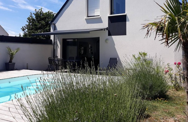 Villa with heated pool near Piriac sur Mer beach