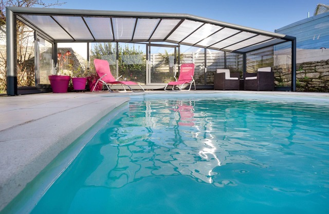 Villa with heated pool 900m from the sandy beach