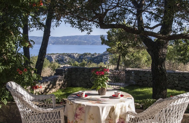 Villa with heated pool! Enjoy in beautiful sight to the sea, mountains and river