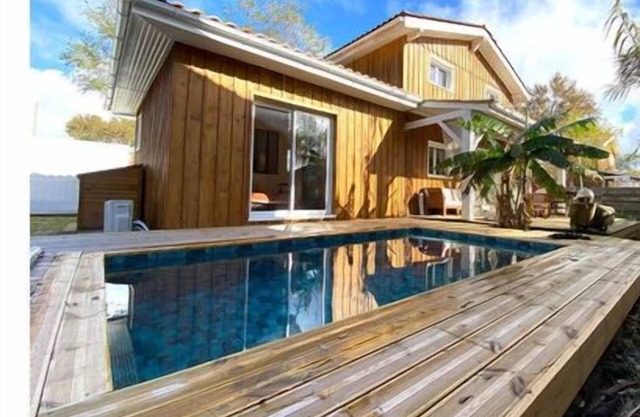 Villa with pool near the lake