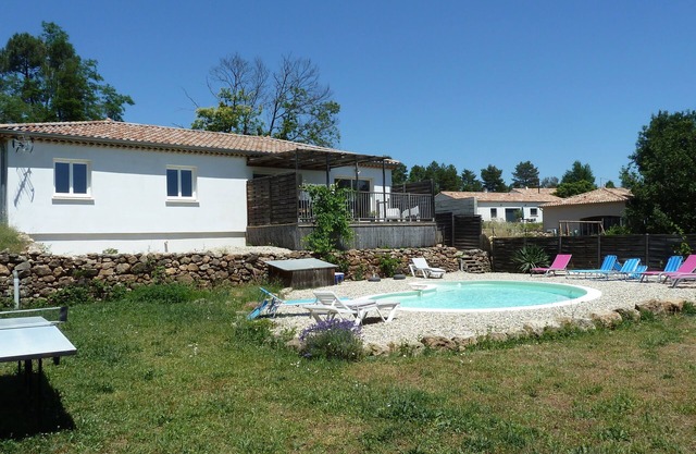 Villa with pool, 10 persons, fully equipped with calm, clear view