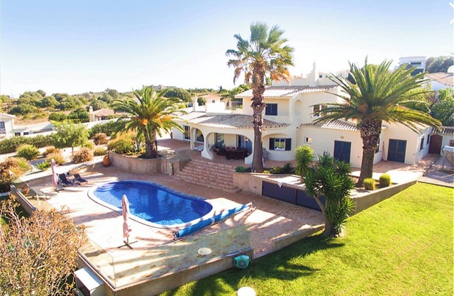 Villa with pool and view in Luz/Lagos