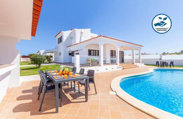 Villa with pool & BBQ 5 min from Galé Beach