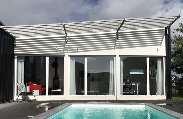 Villa with pool and Jacuzzi nearby beaches / port and shops