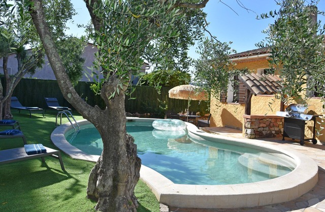 Villa with private pool 5 min walk from village