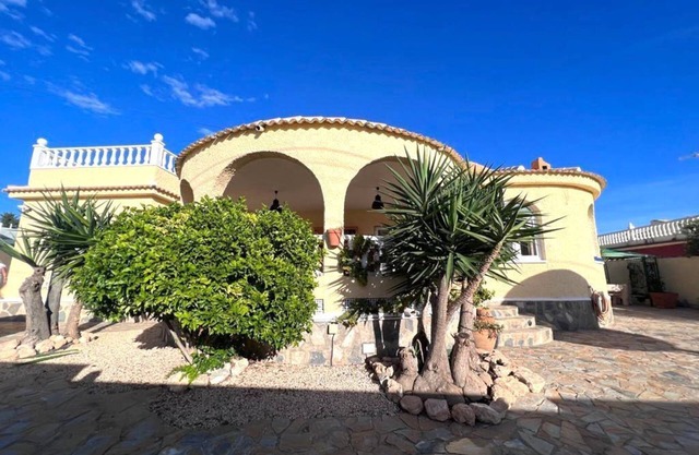 Villa with Private Pool in El Chaparral