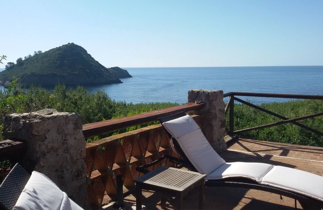 VILLA WITH PRIVATE ACCESS TO THE BEACH