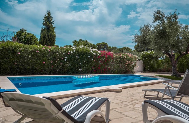 Villa with private pool in Calafat!