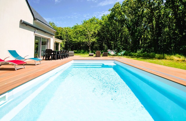 Villa with private pool, spa, beach and shops within walking distance