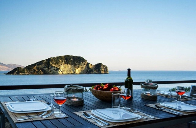 'Villa With Private Pool - Sea View - For 2 Adults + 2 Young Children'