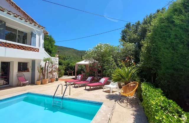 Villa with private pool . Seaside and countryside. Beach 10 min walk.