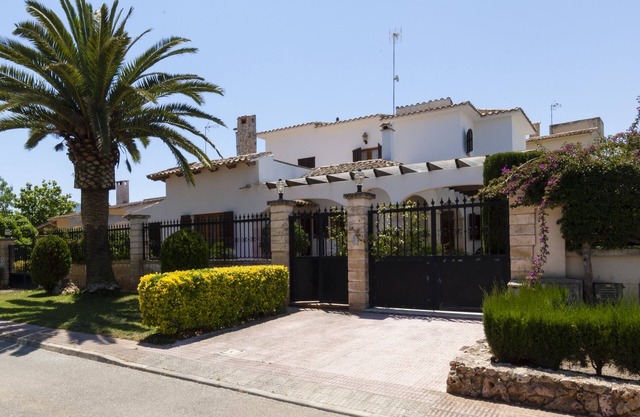 Villa with private pool, terraces, chill out and 50 meters from the sea