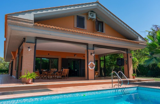 Villa with private pool, near Via Aurelia