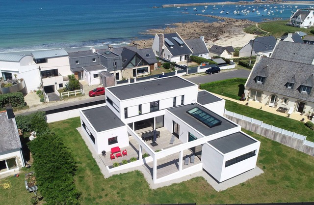 Villa with spa and large indoor pool, sea view, 50 metres from the beach