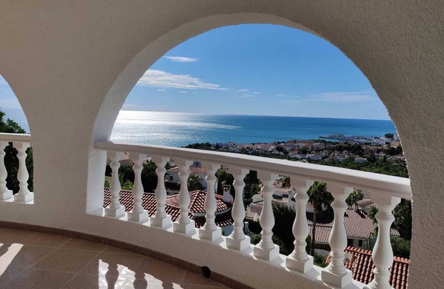 Villa with stunning sea view, private pool and garden