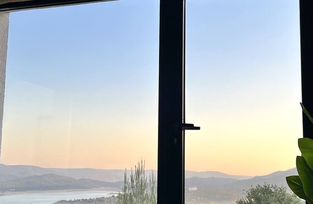 Villa with stunning panoramic views and indoor fireplace