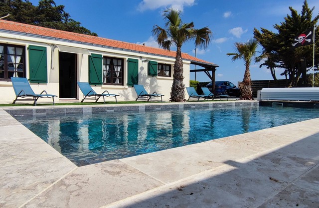 Villa with swimming pool "Sea view" and beach access at 300 m'in summer