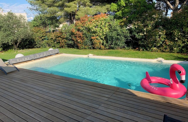 Villa with swimming pool near the sea and Montpellier
