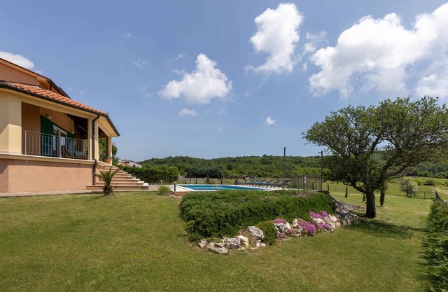 Villa with swimming pool in a quiet area