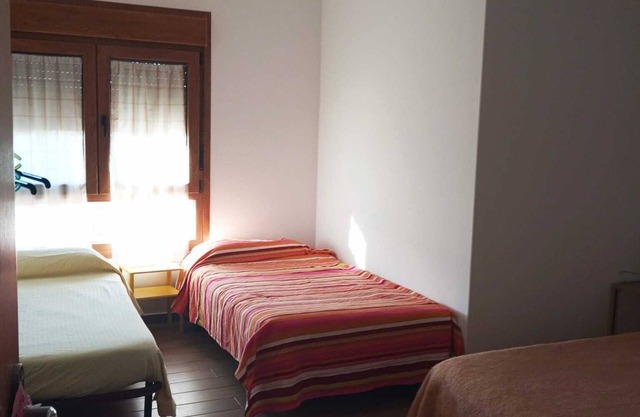 Villa year 2021, overlooking the wineries of the Duero rivera. Accepts pets.