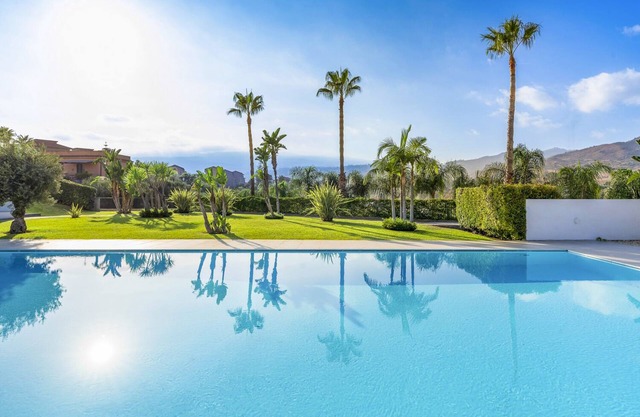 Villa Zaffiro - Seven Bedroom Villa, Sleeps 14