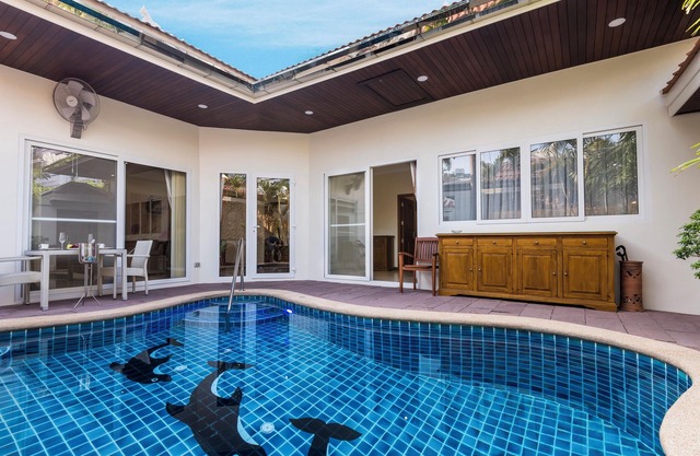 Village Austria - Luxury 3BR private pool villa Pratamnak Soi 5 -50m to beach