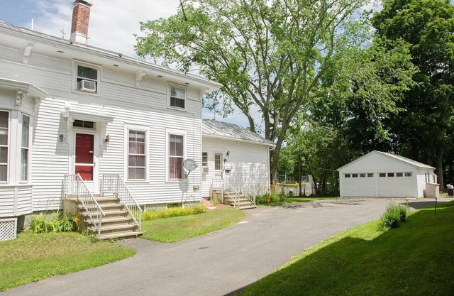 Village House, Sleeps 16, Free Parking, Walk to town, Mid-coast hubn