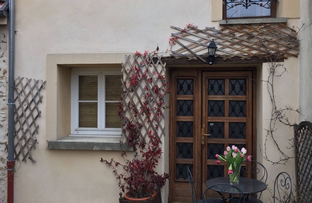 Village studio, close to Versailles & Paris