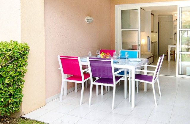 VILLAGE STONE AND HOLIDAY CAP ESTEREL 2 ROOMS 4/5 PERS 28 m2