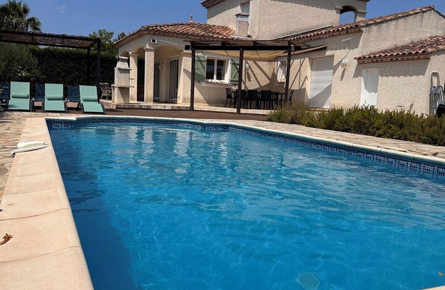 Village villa, private pool, canal du midi